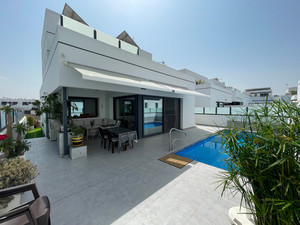 4 bedroom Villa te koop in Daya Nueva