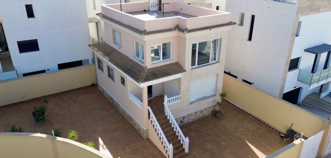 4 schlafzimmer Villa 
zum verkauf in Villamartin 