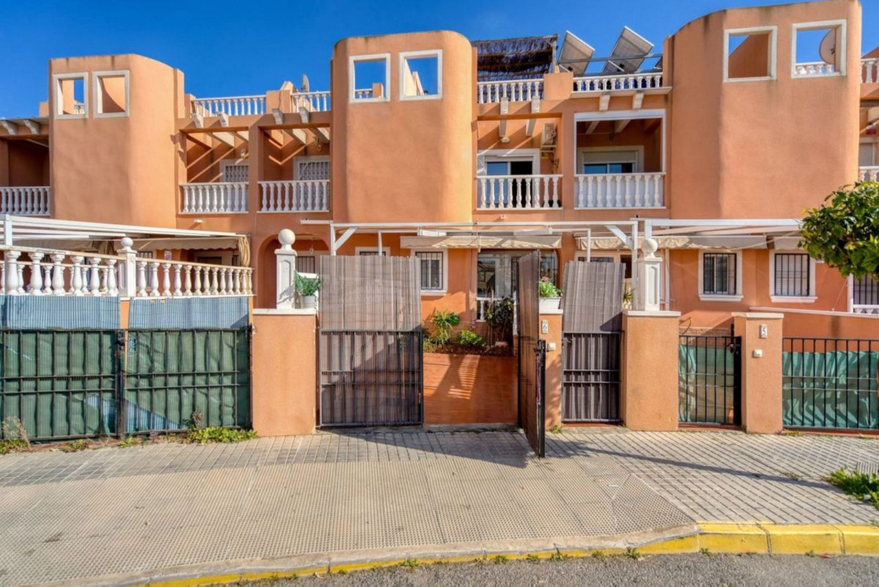 3 bedroom Villa for sale in Torrevieja