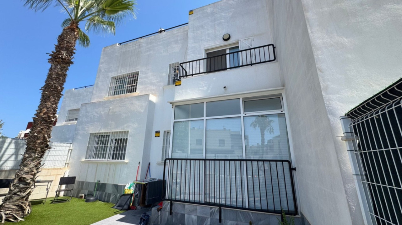 2 bedroom Villa for sale in Torrevieja