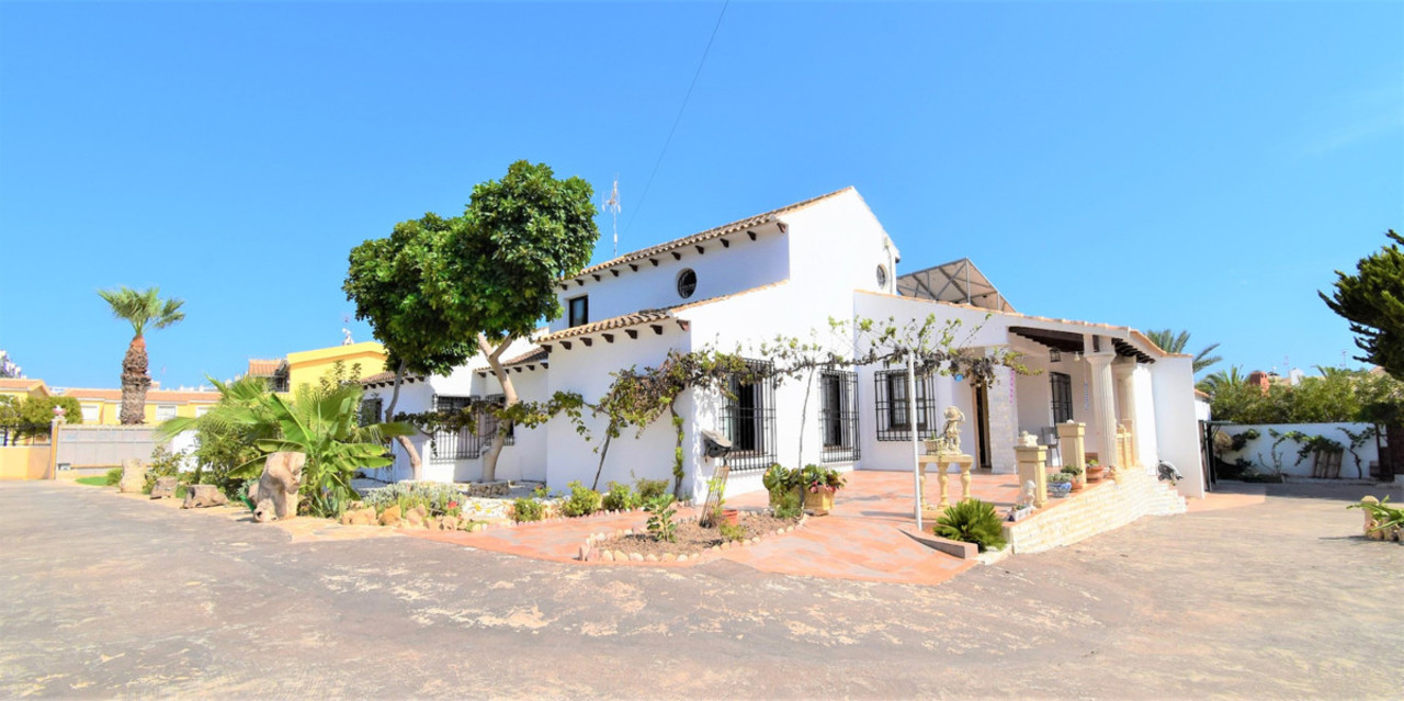 4 bedroom Villa à vendre à Villamartin
