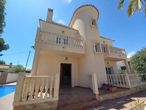 4 bedroom Villa for sale in Cabo Roig