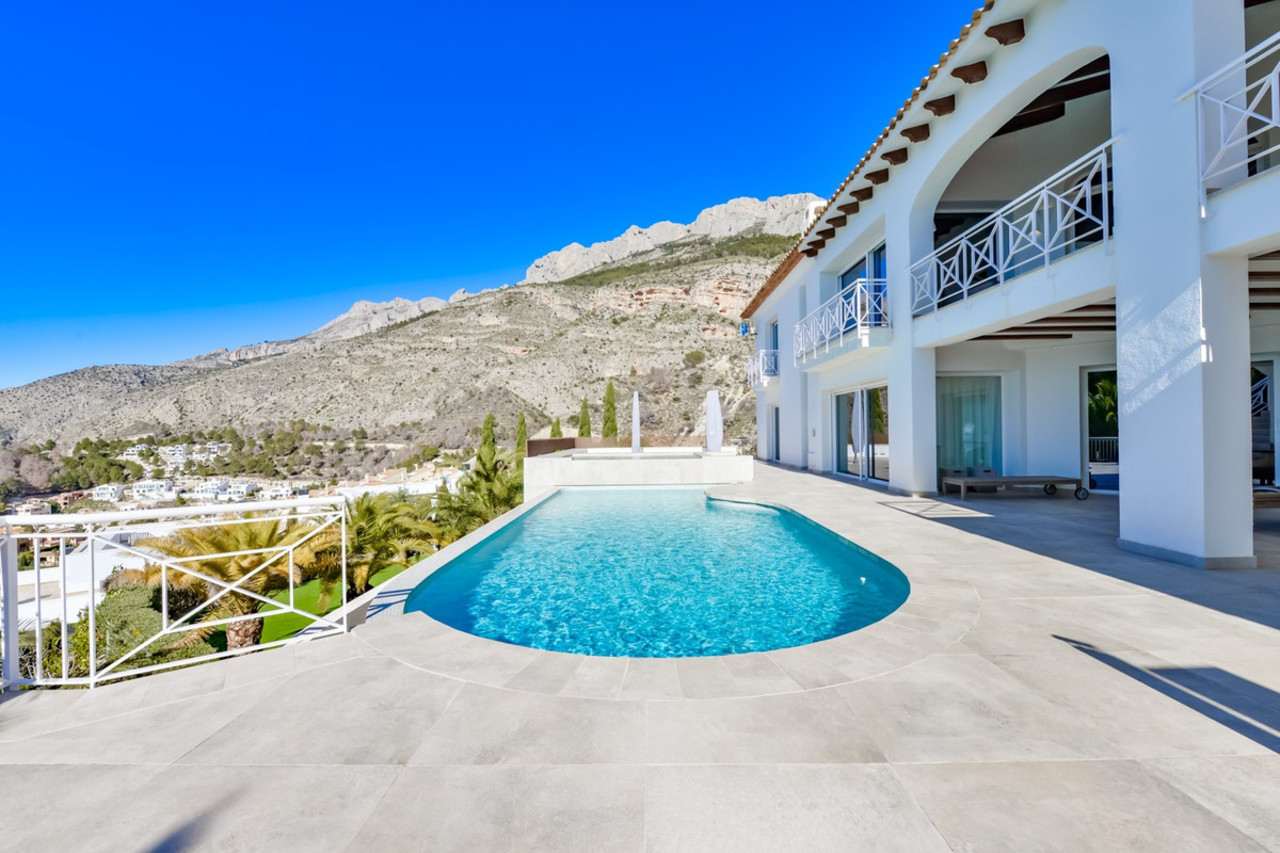 8 bedroom Villa se vende en Altea