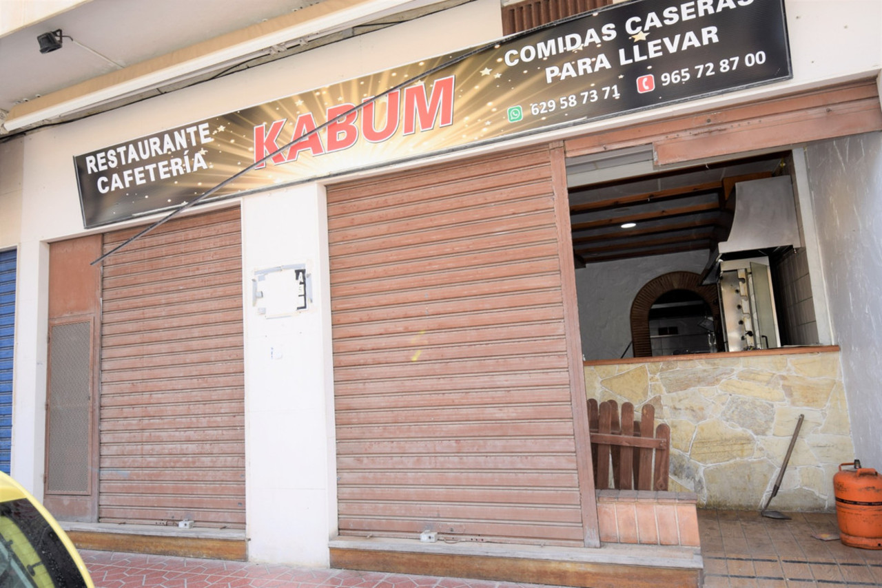 Comercial se vende en Guardamar del Segura 