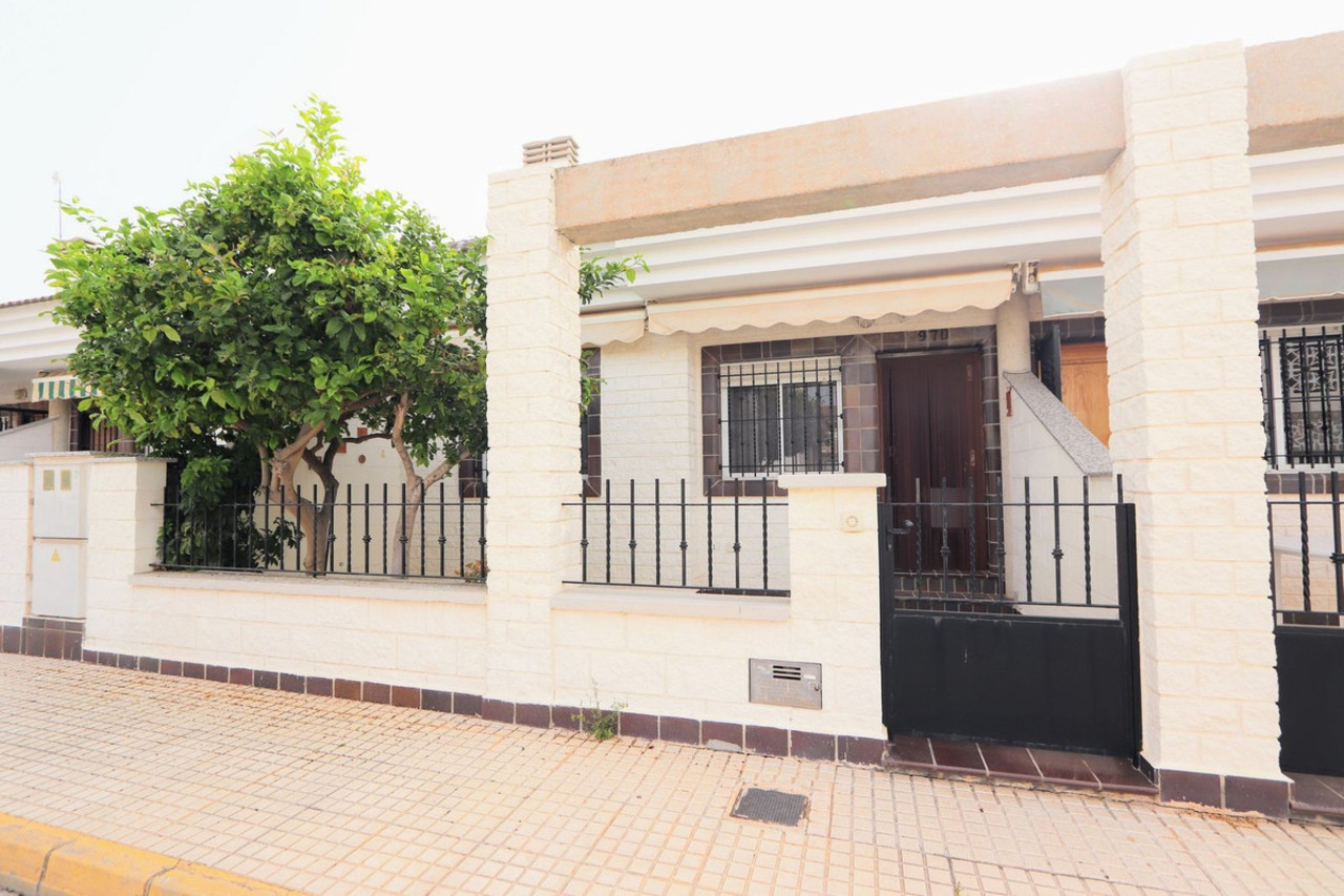 4 bedroom Villa for sale in Torre de la Horadada