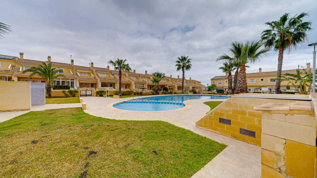 5 bedroom Villa se vende en Torrevieja