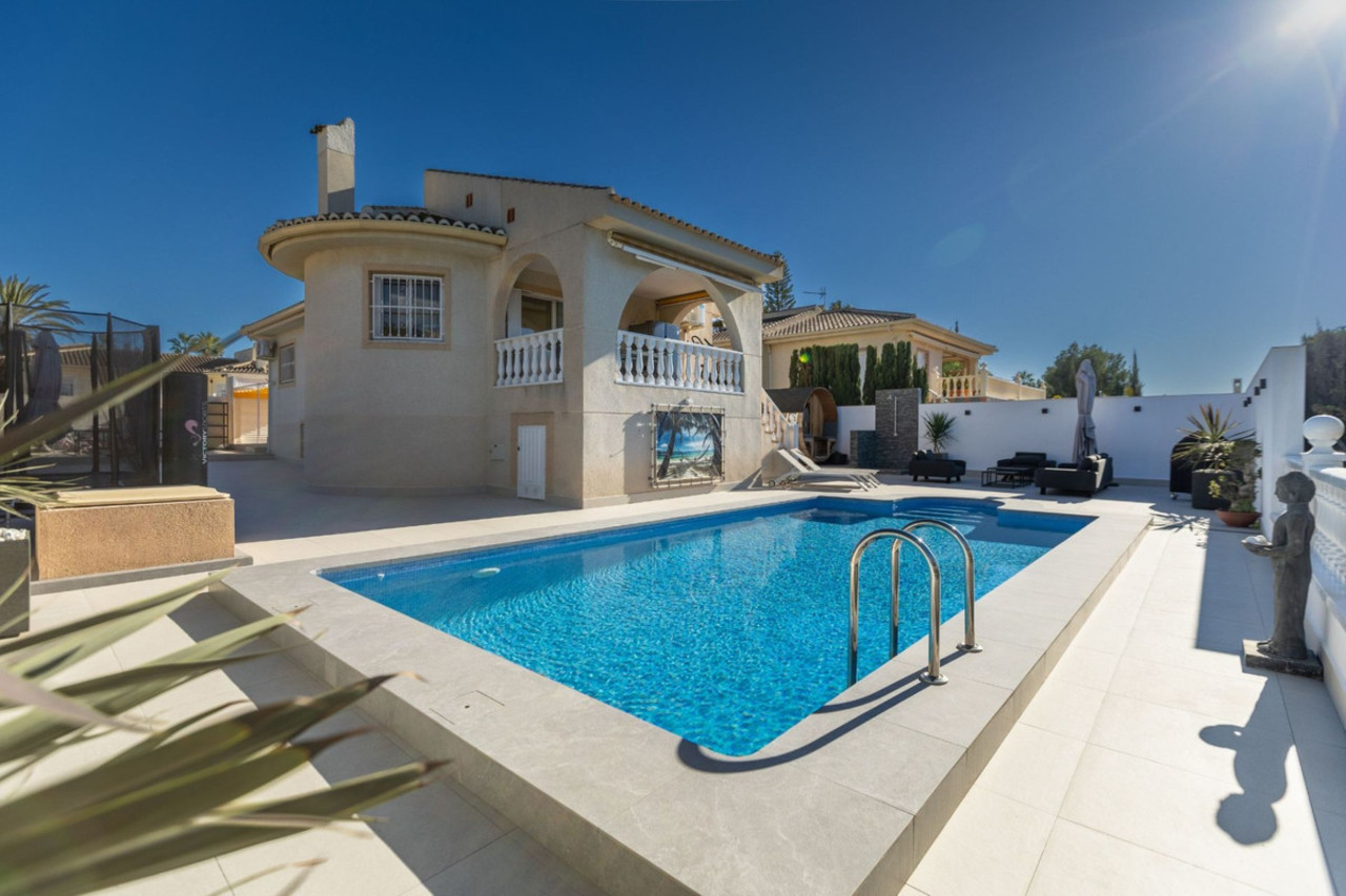 5 schlafzimmer Villa 
zum verkauf in Benijofar