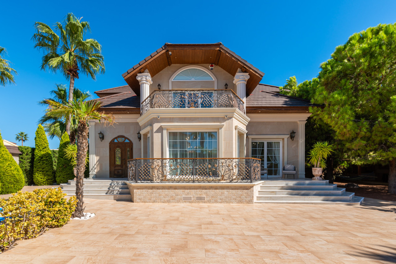 5 bedroom Villa à vendre à Dona Pepa