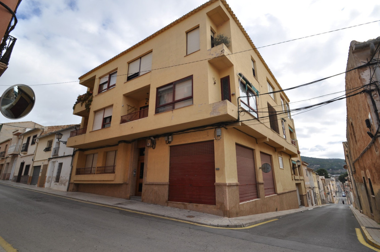 Comercial se vende en Pinoso
