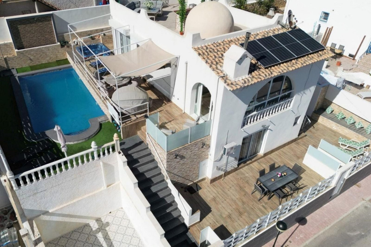 5 bedroom Villa à vendre à Villamartin