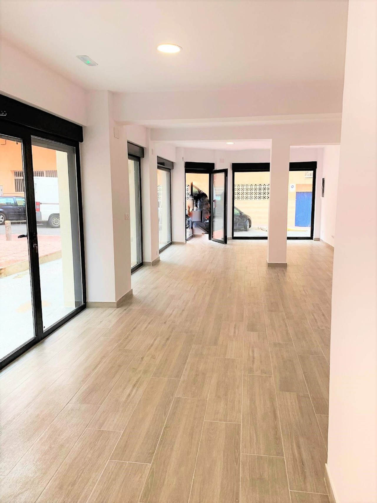 Comercial se vende en Guardamar del Segura