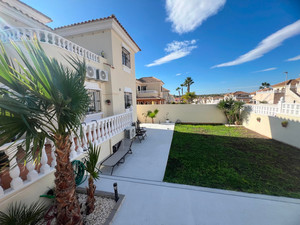 5 bedroom Villa for sale in Algorfa