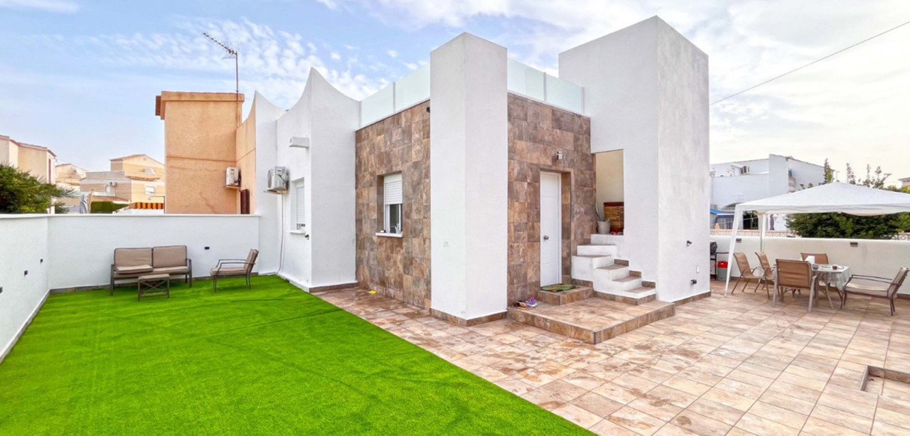 2 bedroom Villa for sale in Playa Flamenca