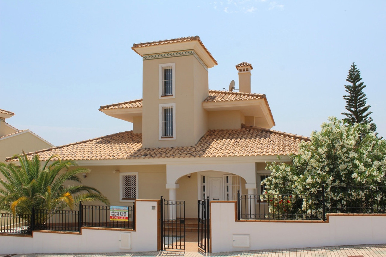 4 bedroom Villa te koop in Orihuela Costa