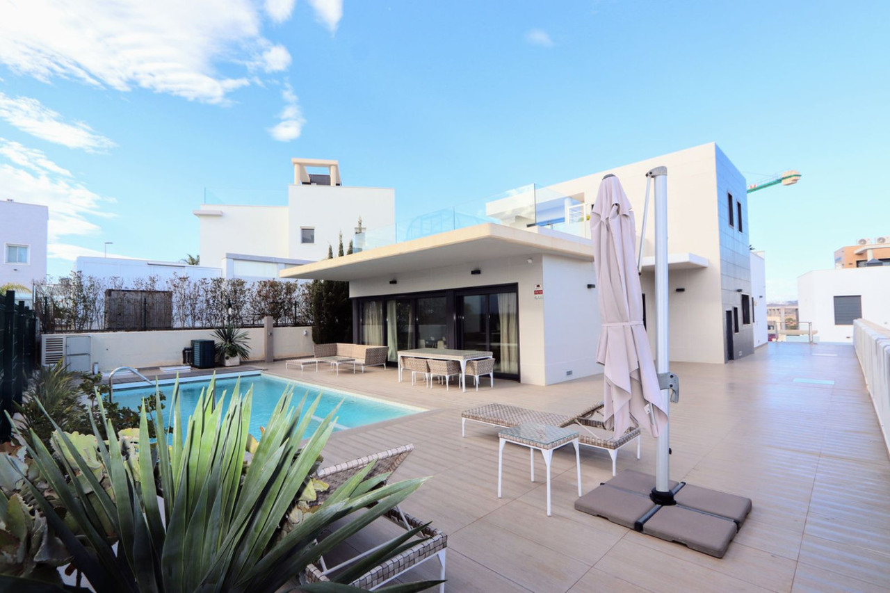 4 soverom Villa til salgs i Dehesa De Campoamor 