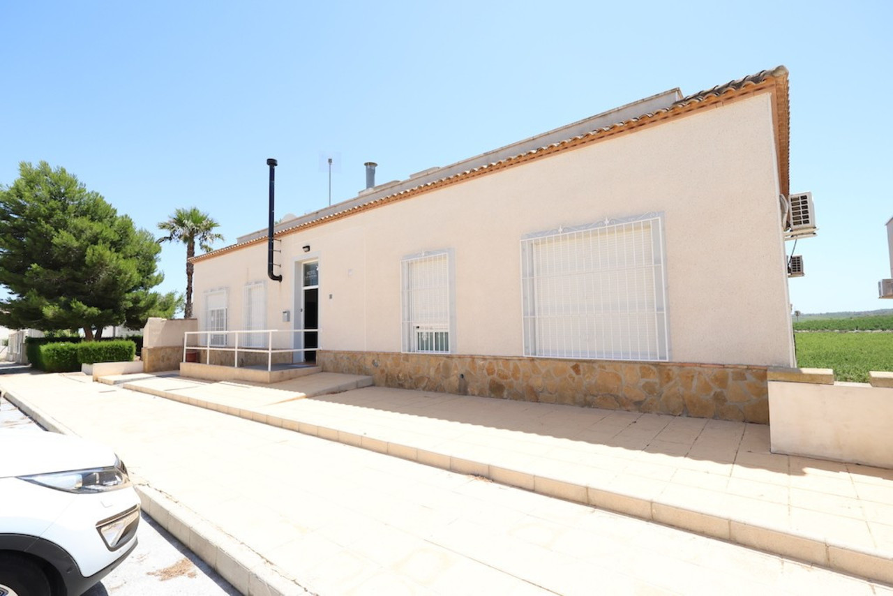 6 bedroom Commercial for sale in San Miguel de Salinas