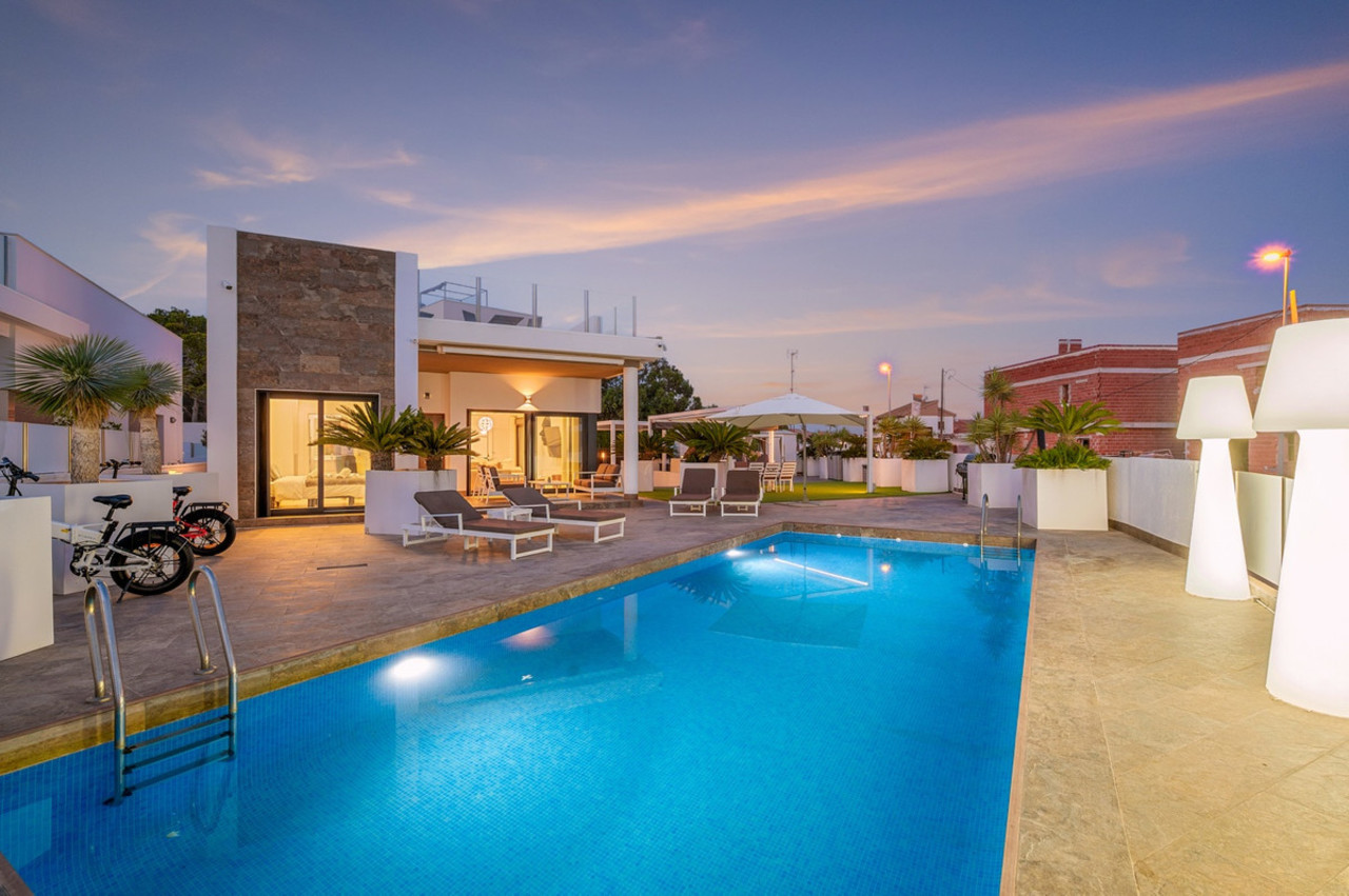 3 bedroom Villa se vende en Villamartin 