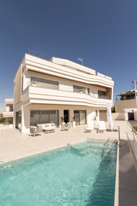 4 bedroom Villa te koop in Campoamor