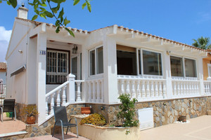 2 bedroom Villa te koop in Orihuela Costa