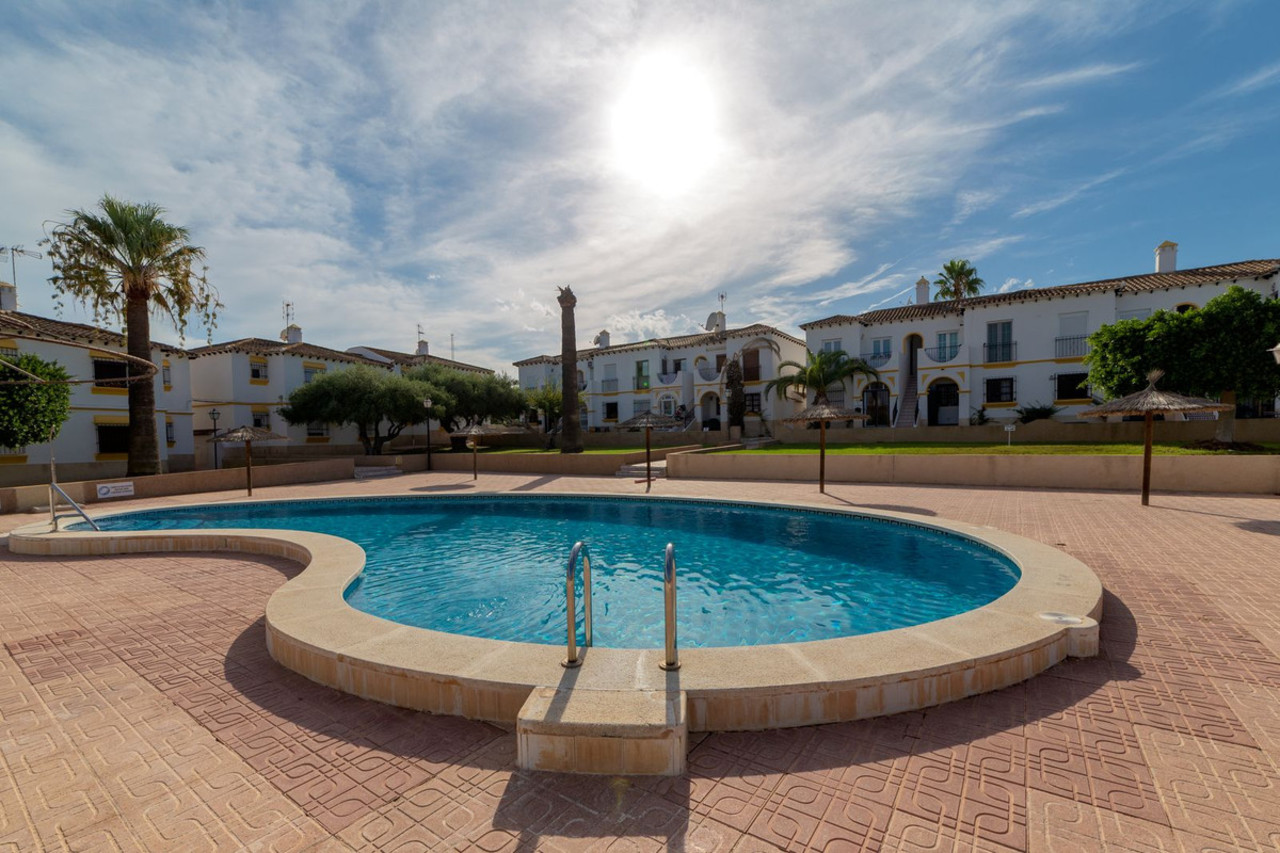 1 bedroom Apartamento se vende en San Miguel de Salinas