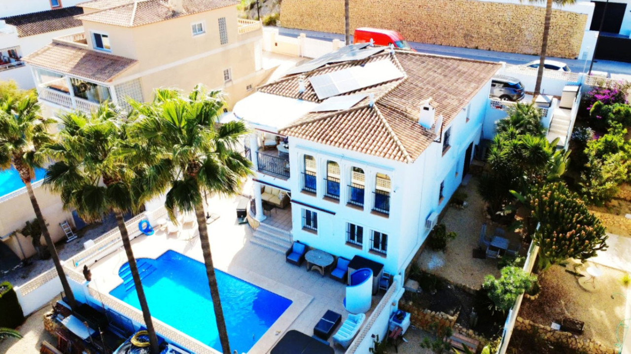 5 bedroom Villa te koop in La Nucia