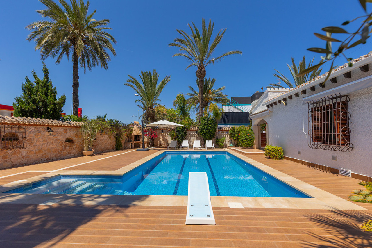 4 bedroom Villa te koop in Punta Prima