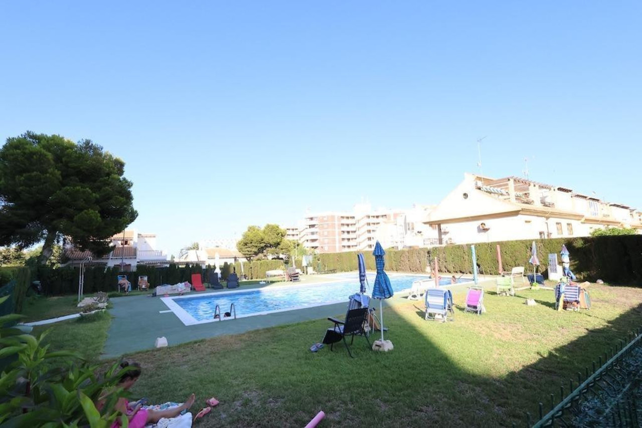 Comercial se vende en La Zenia