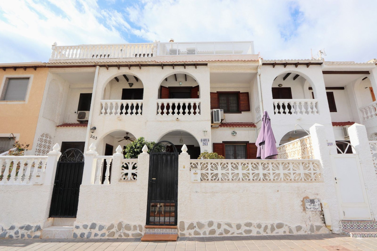 3 bedroom Villa for sale in Mil Palmeras