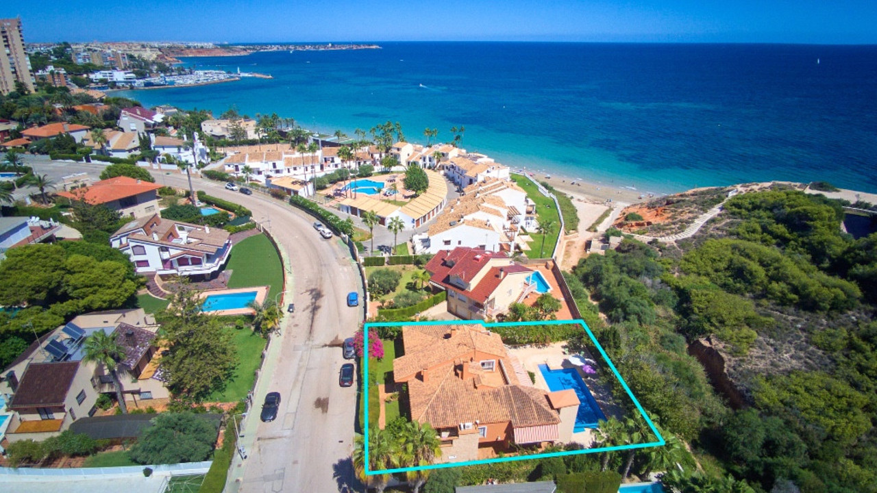 7 bedroom Villa se vende en Campoamor