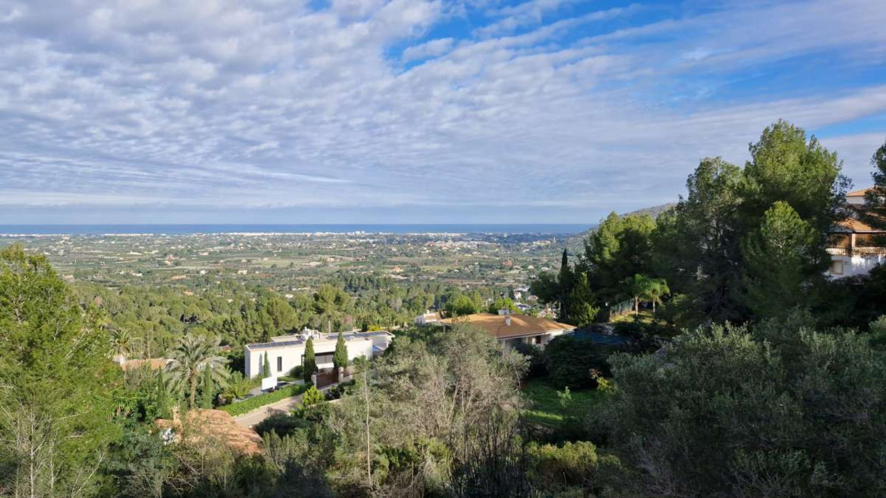 Plot for sale in Sella