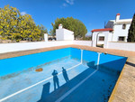 8 bedroom Villa for sale in Novelda