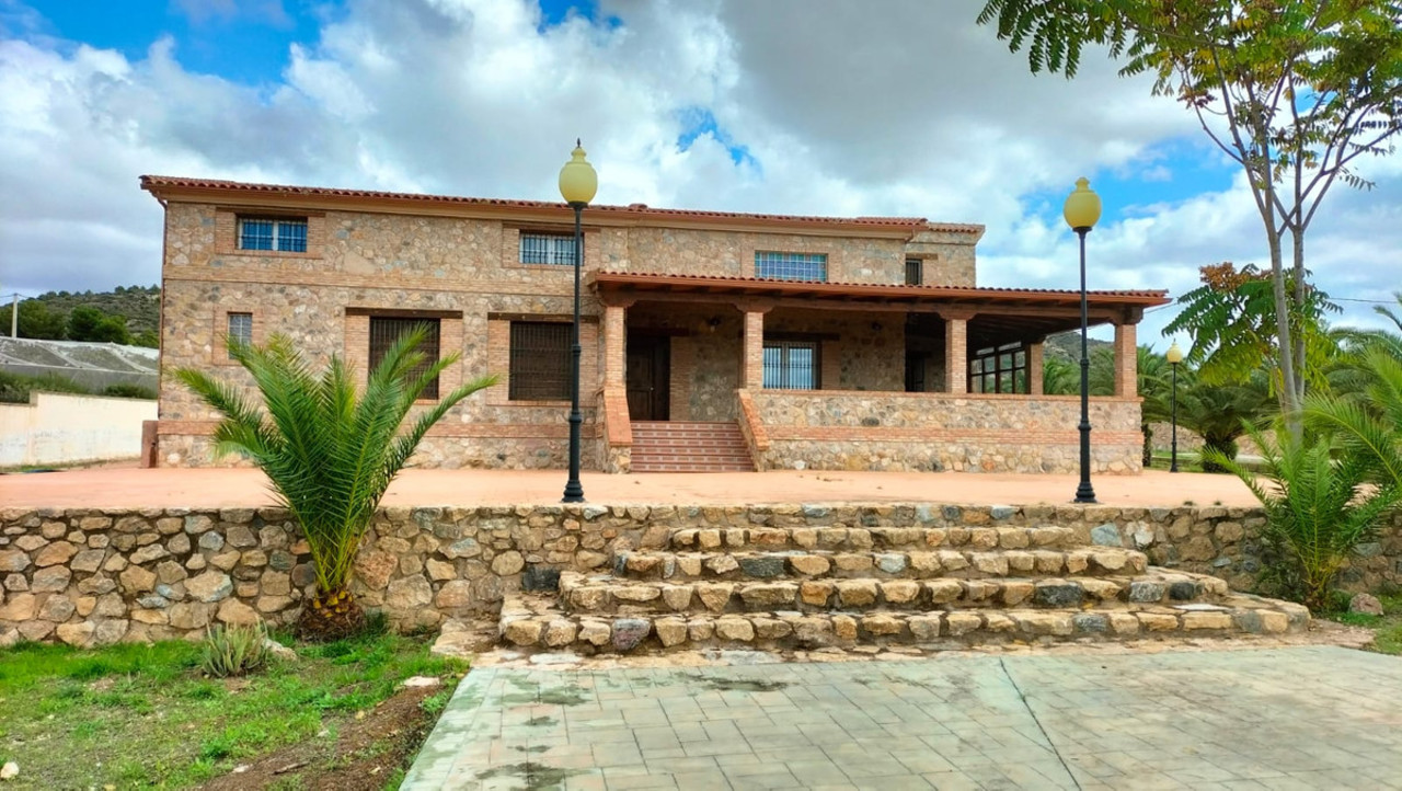 8 bedroom Villa te koop in Aspe