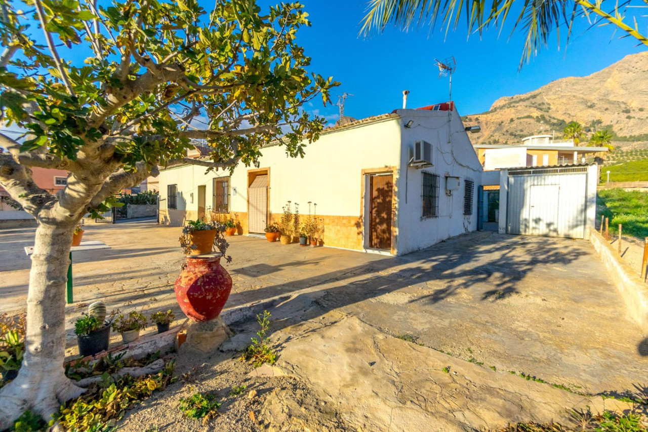 4 bedroom Villa for sale in Orihuela