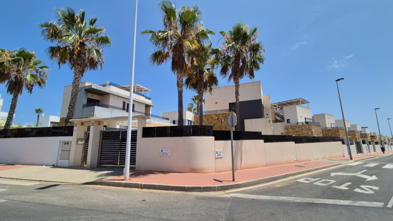 4 bedroom Villa te koop in Torrevieja
