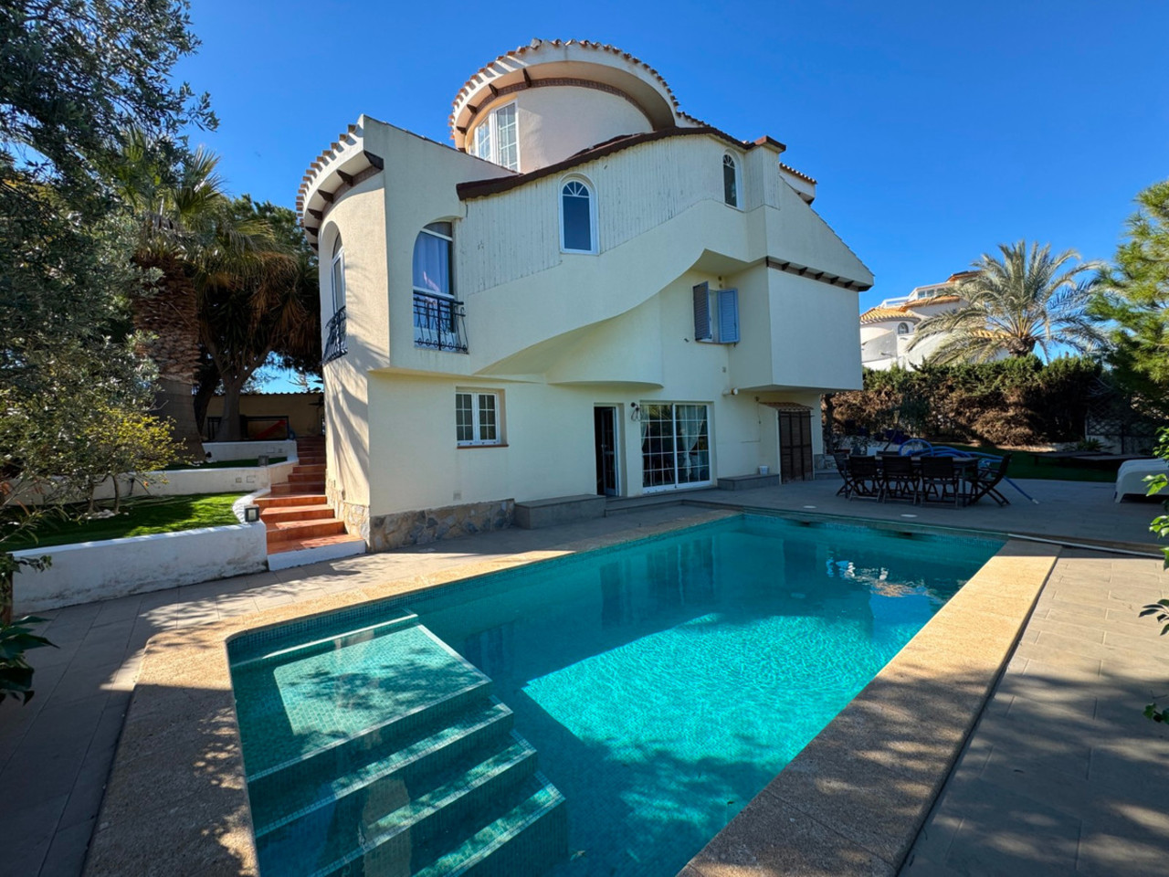 5 bedroom Villa for sale in La Zenia
