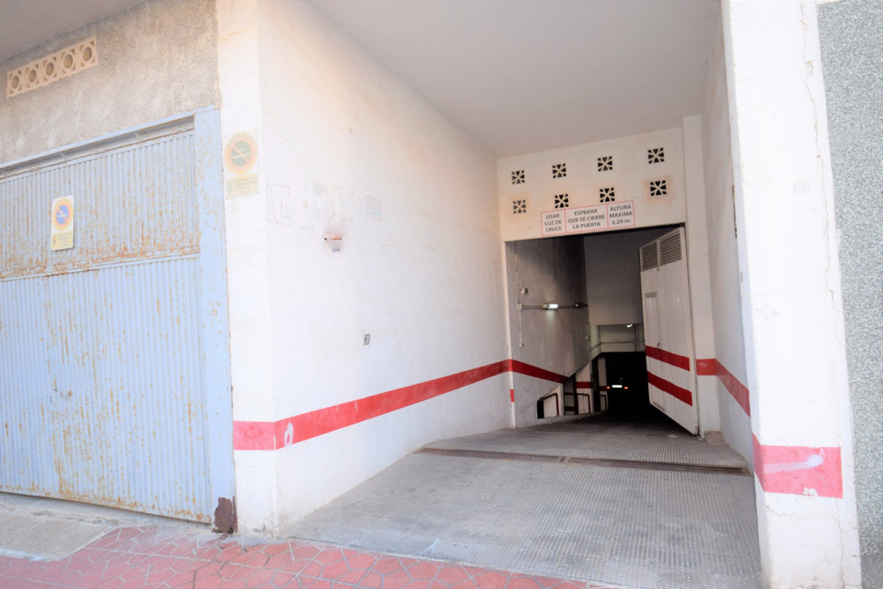 Comercial se vende en Guardamar del Segura 