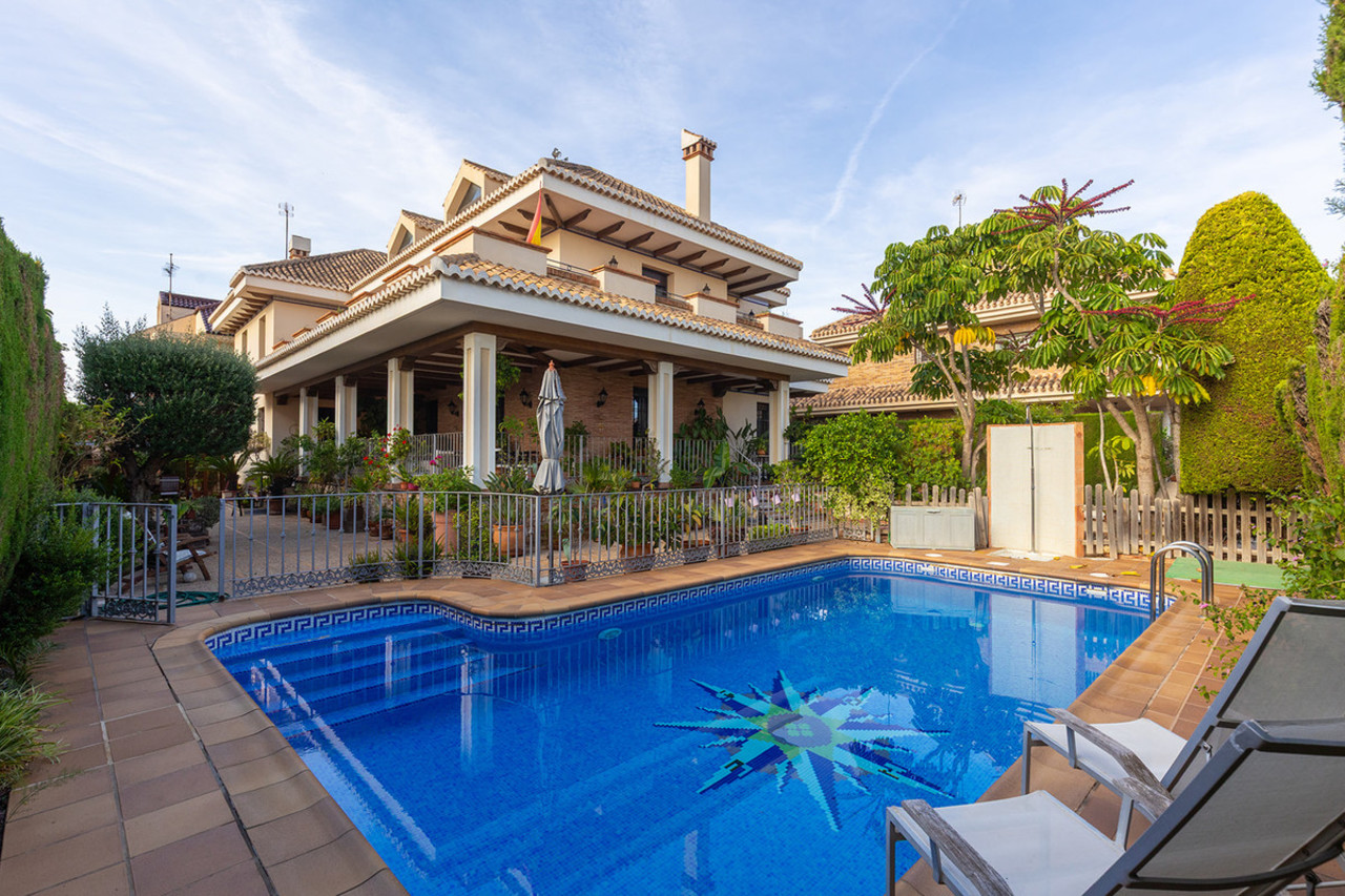 6 bedroom Villa se vende en La Veleta