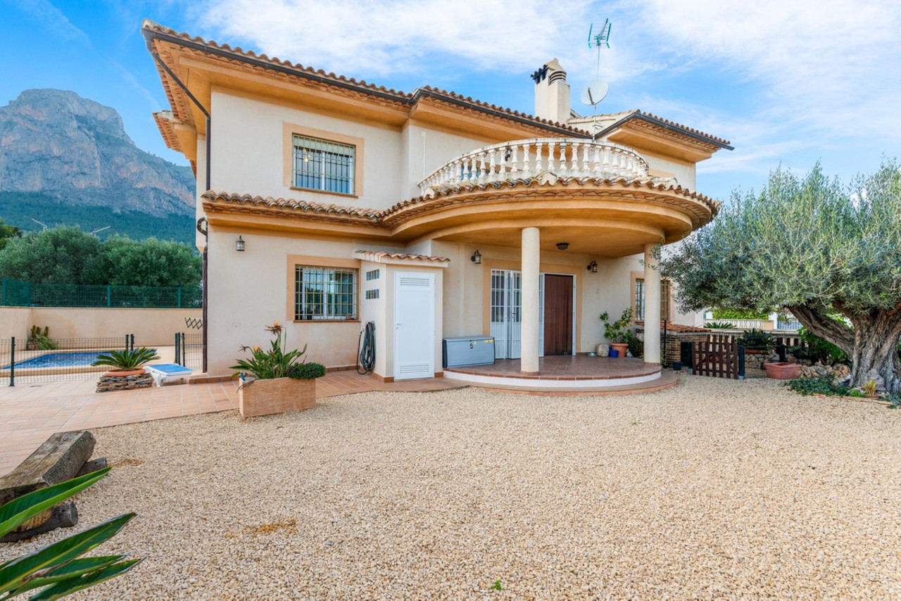 4 bedroom Villa te koop in Polop