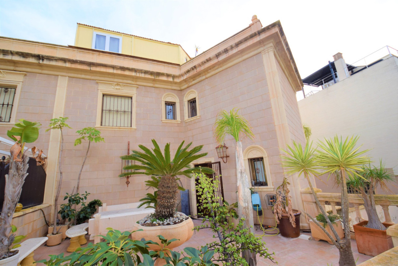 5 bedroom Villa se vende en Guardamar del Segura 