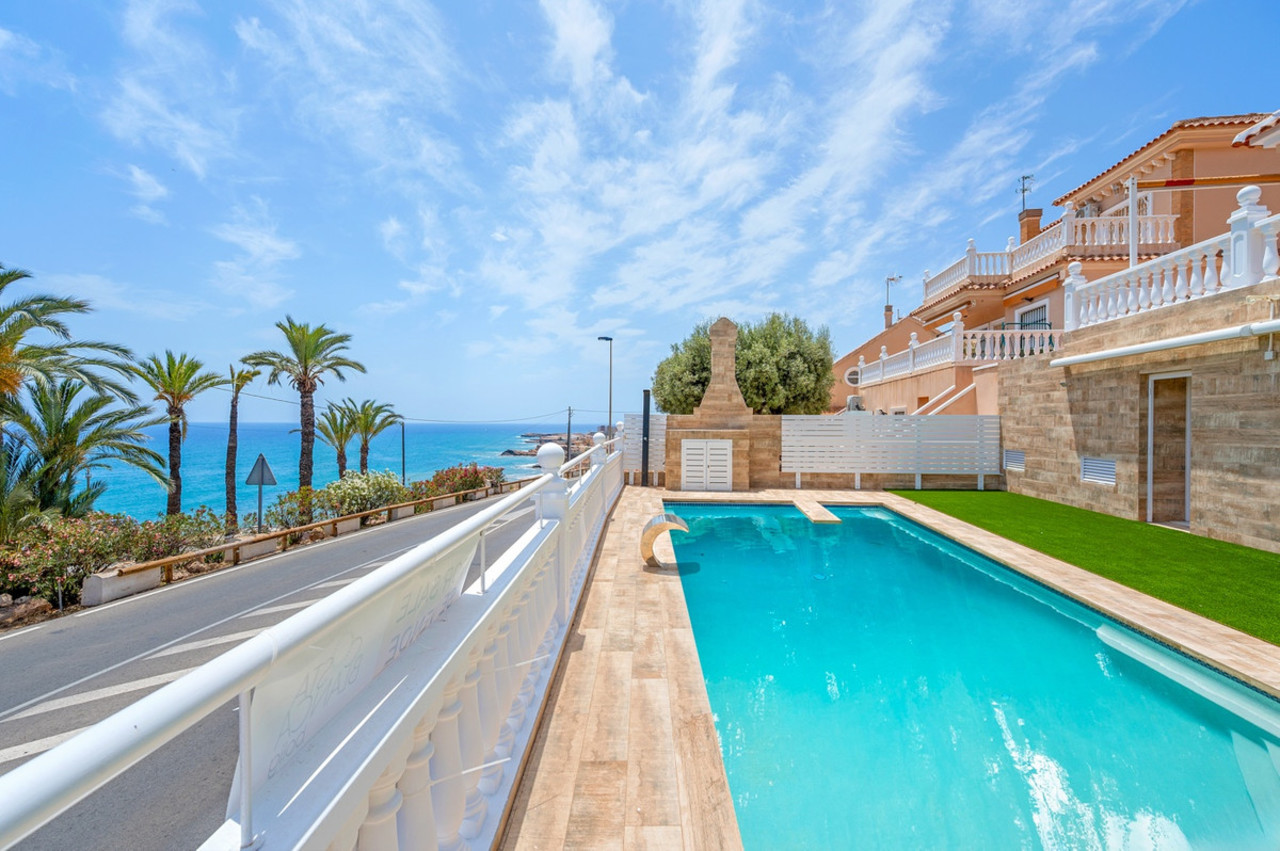 4 bedroom Villa for sale in Torrevieja