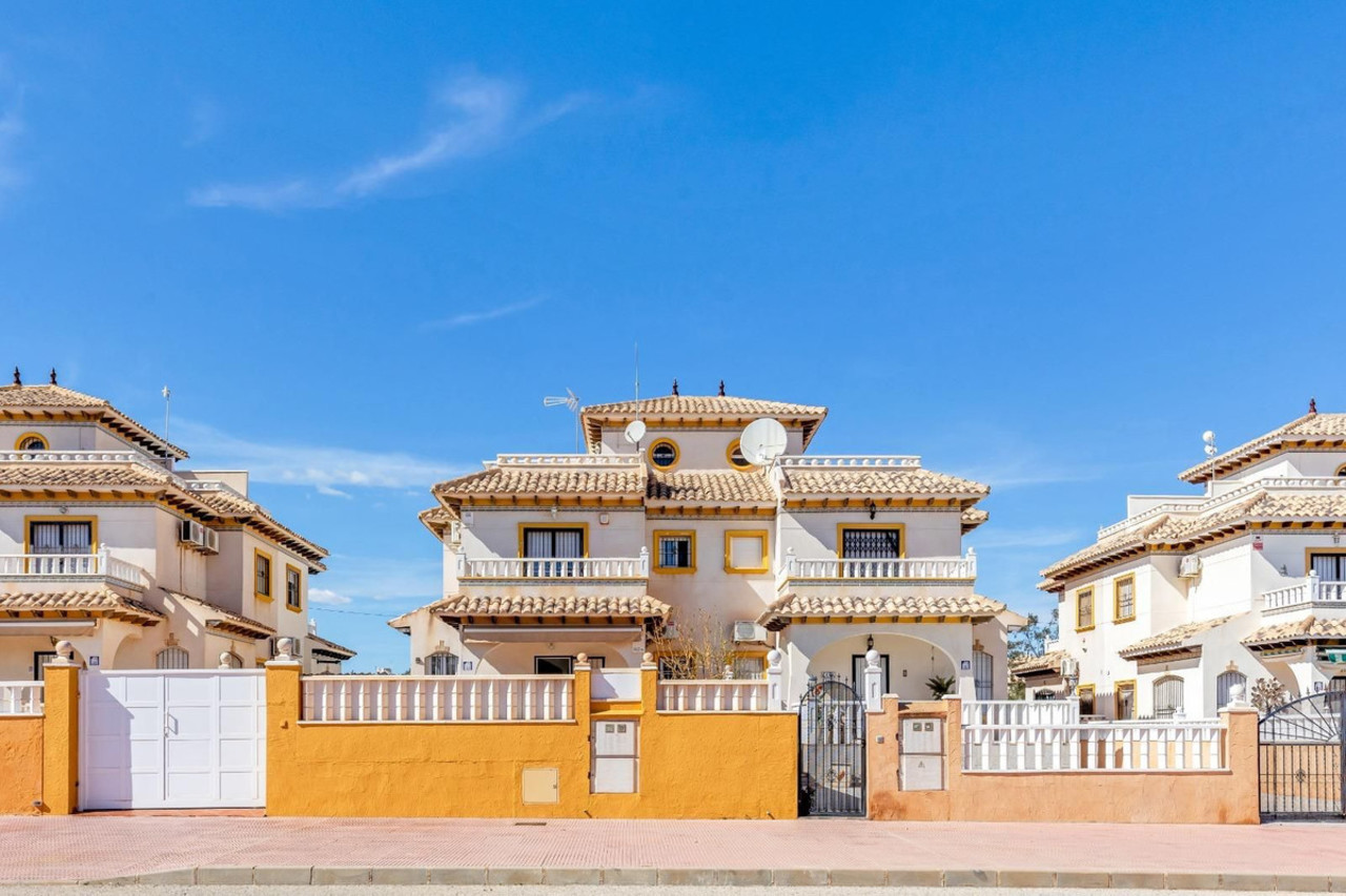 2 bedroom Villa for sale in Orihuela