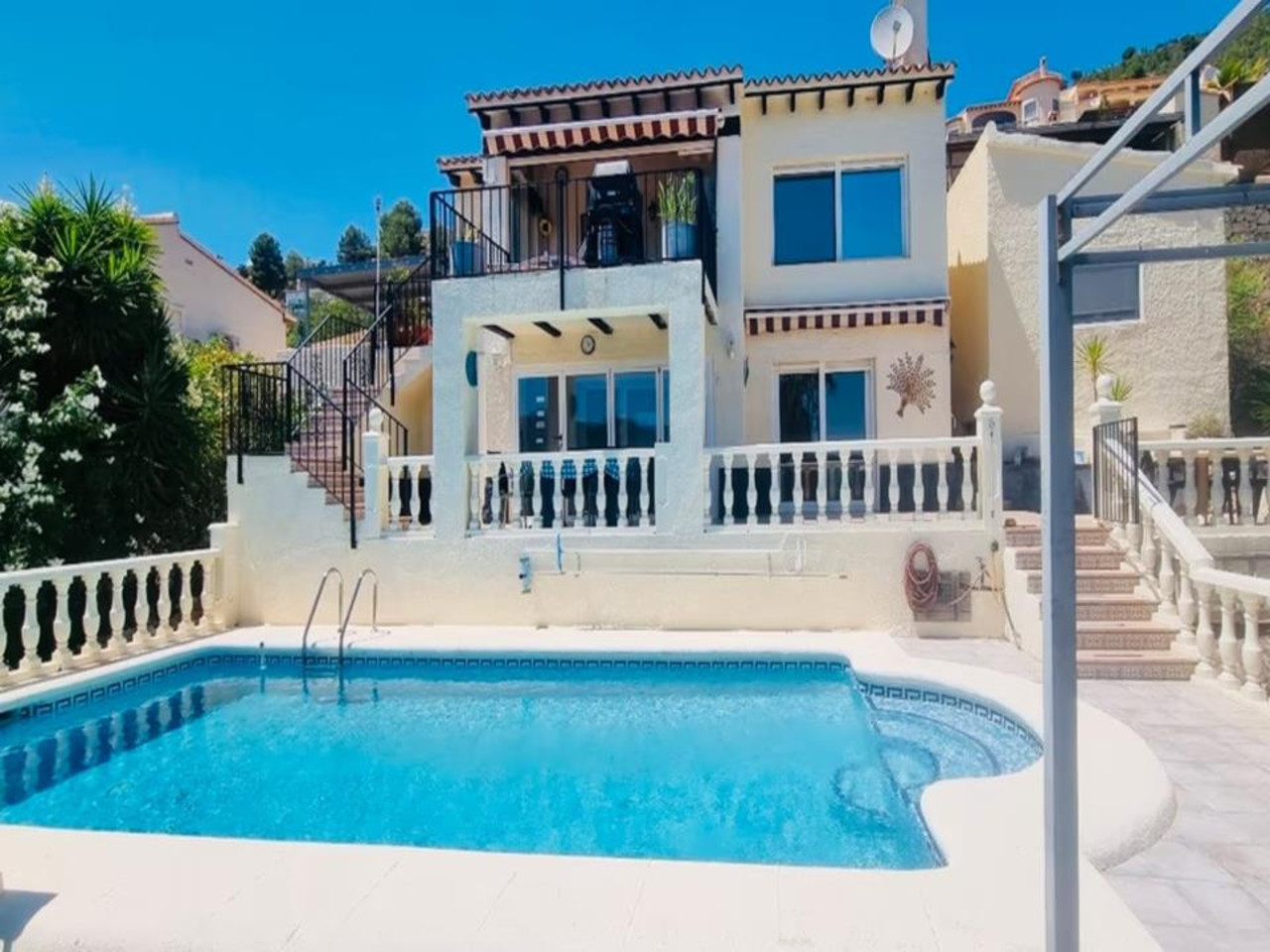 4 bedroom Villa te koop in Jalon