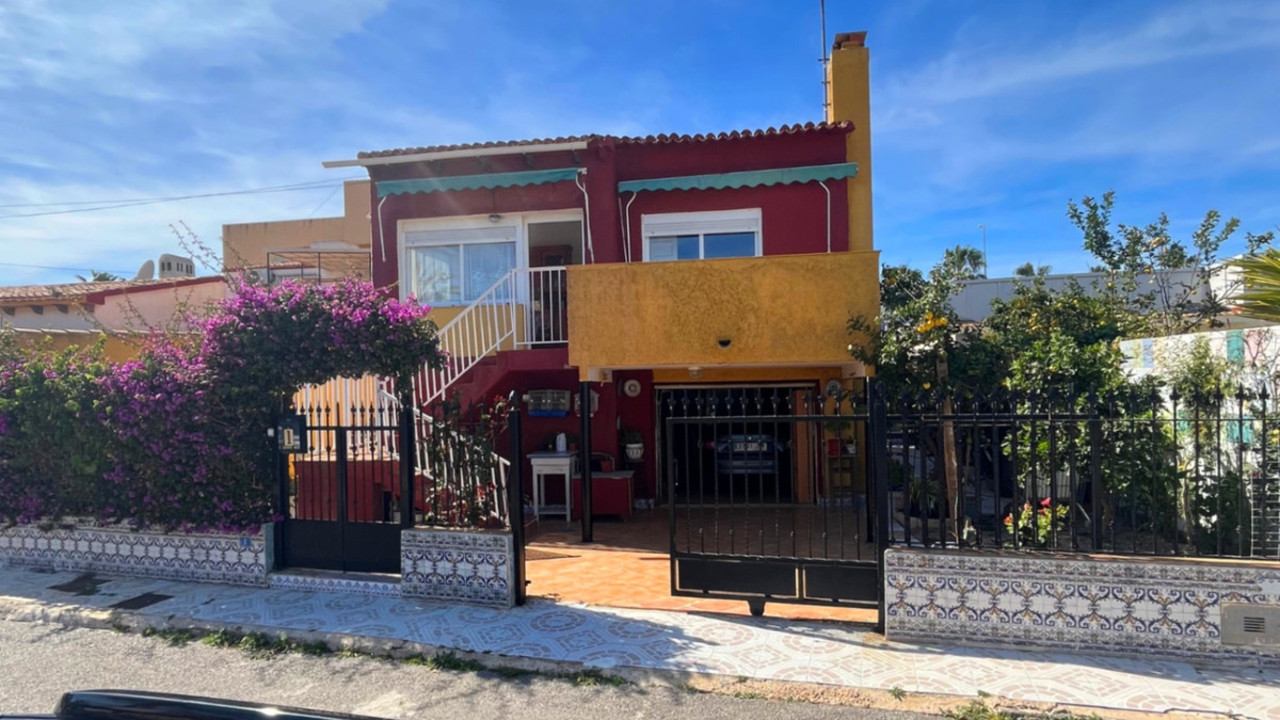4 schlafzimmer Villa 
zum verkauf in Punta Prima 