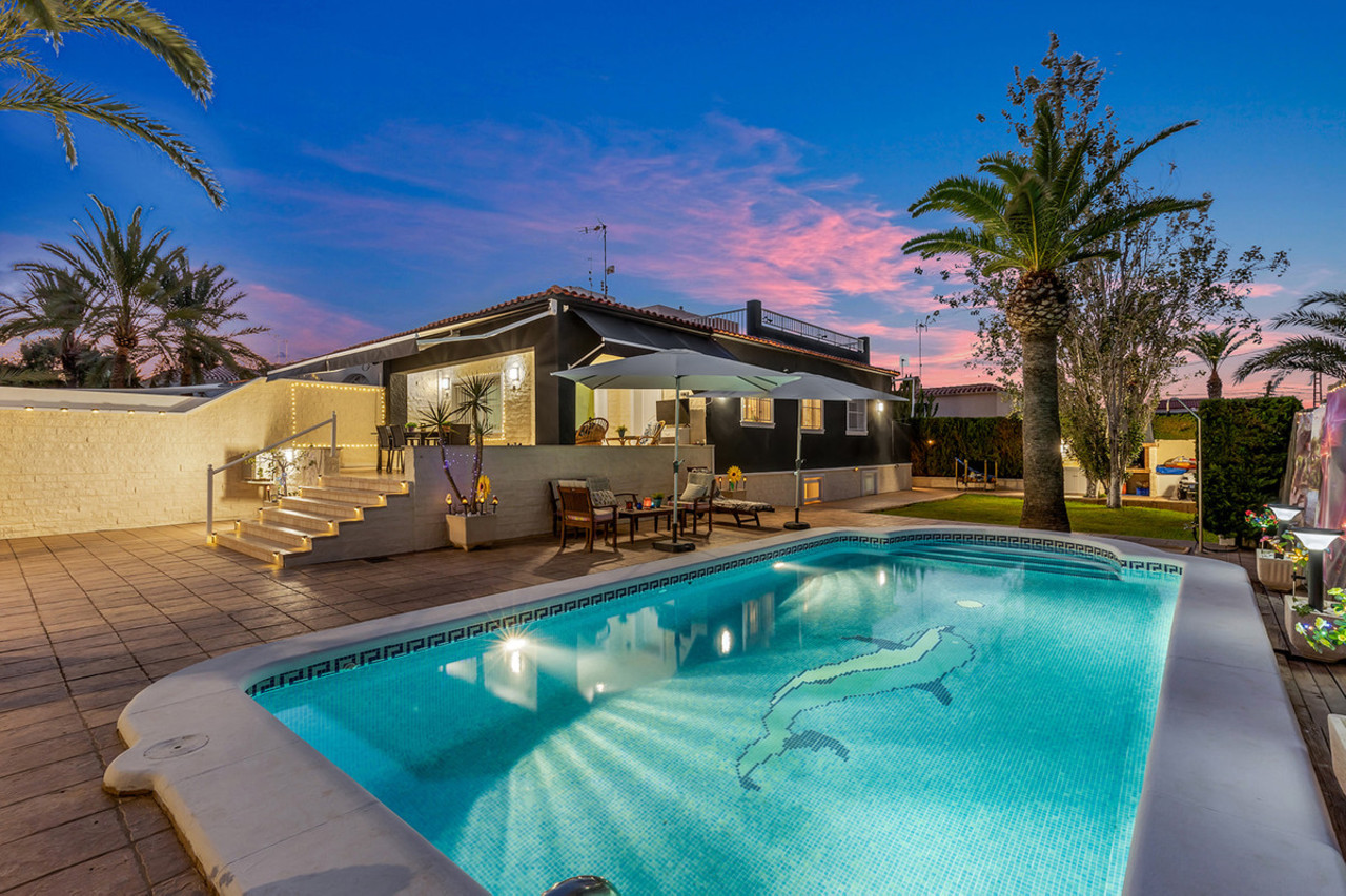 4 bedroom Villa te koop in Rocio del Mar