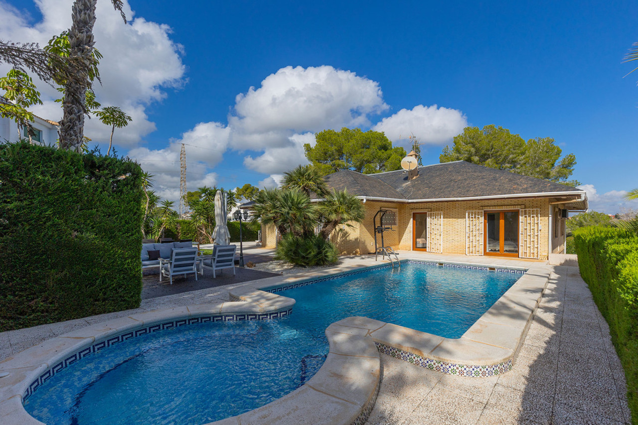 5 bedroom Villa à vendre à Orihuela Costa