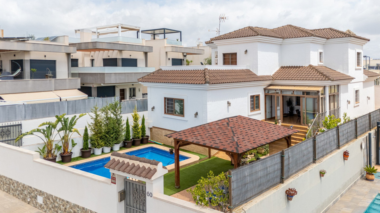 4 schlafzimmer Villa 
zum verkauf in Los Montesinos 