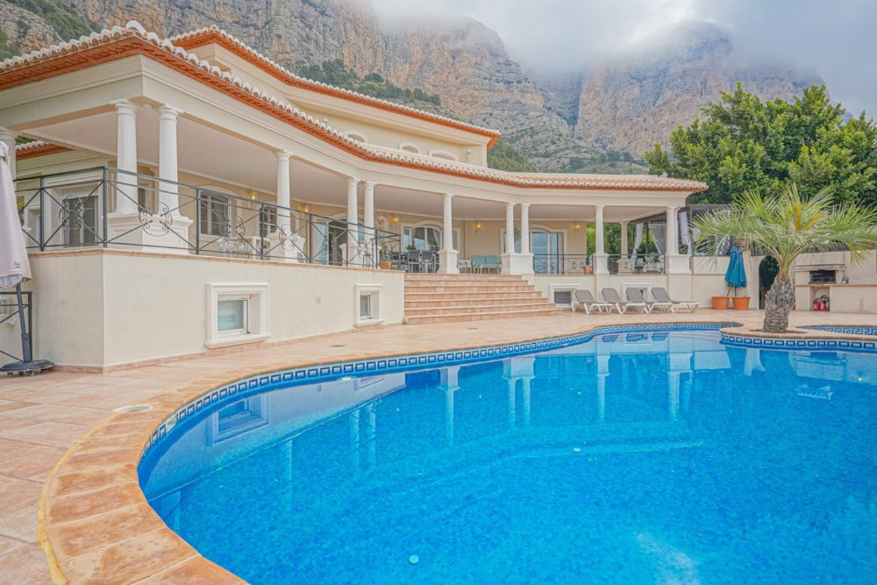 6 bedroom Villa à vendre à Javea