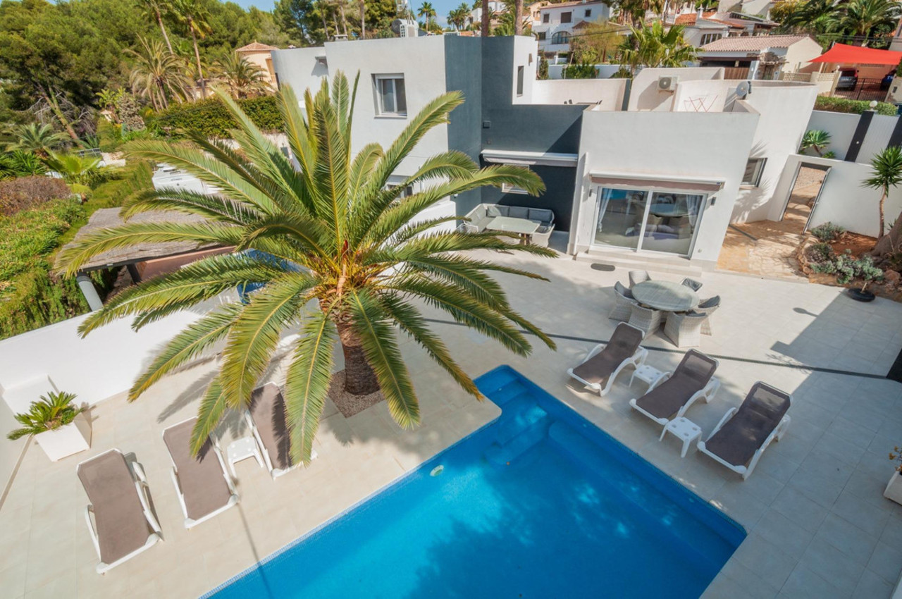 6 bedroom Villa te koop in Benissa