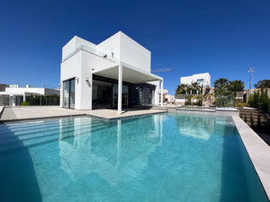 3 bedroom Villa te koop in Las Colinas Golf Resort