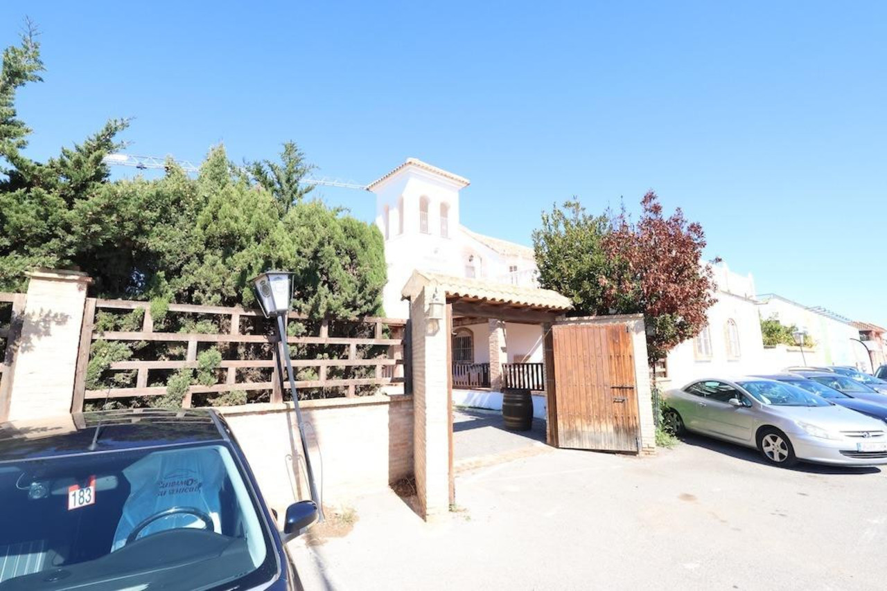 4 bedroom Commercial for sale in La Zenia